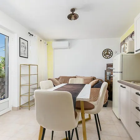 Casa vacanze Family Friendly House With A Swimming Pool Okrug Gornji, Ciovo - 24460 *