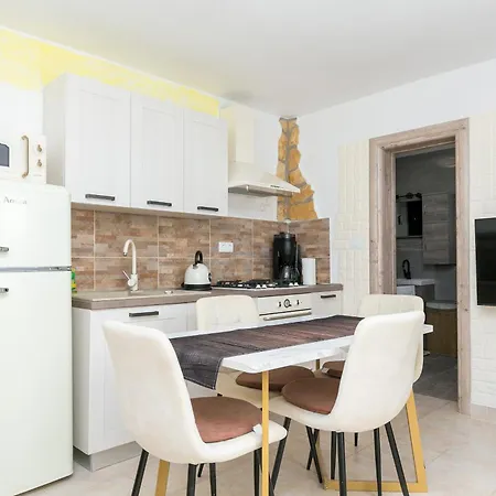 Casa vacanze Family Friendly House With A Swimming Pool Okrug Gornji, Ciovo - 24460